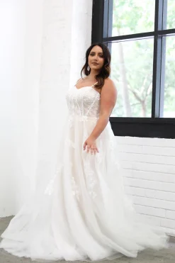 ANISSA Gown in Ivory/Champagne